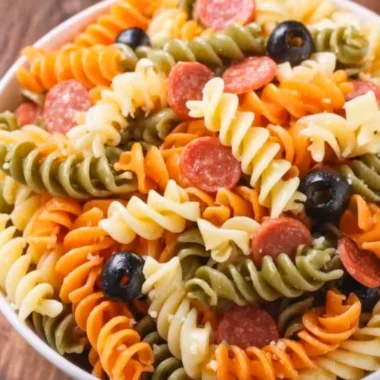 A colorful bowl of easy and delicious Italian pasta salad with fresh vegetables.