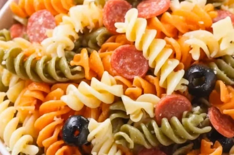 A colorful bowl of easy and delicious Italian pasta salad with fresh vegetables.