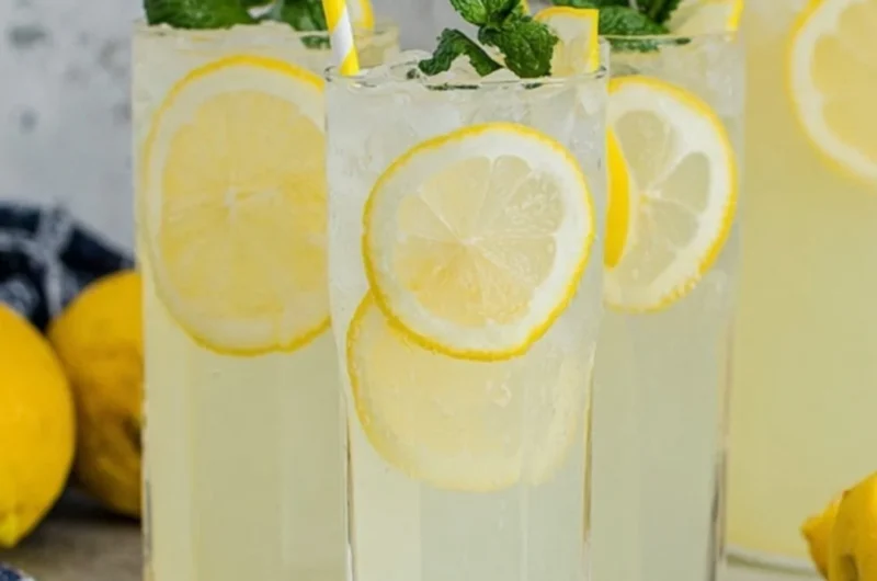 Glass of refreshing old-fashioned homemade lemonade with lemon slices
