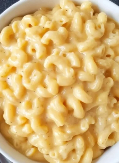 Bowl of homemade Simple Mac and Cheese with creamy cheese sauce and pasta.