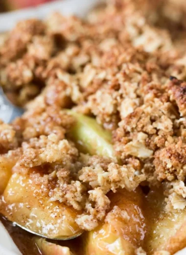 Delicious easy apple crisp topped with a crunchy oat layer and fresh apples