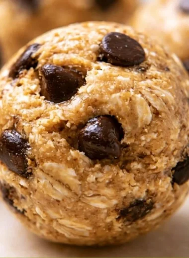 Healthy and nutritious oatmeal protein balls high in energy and protein